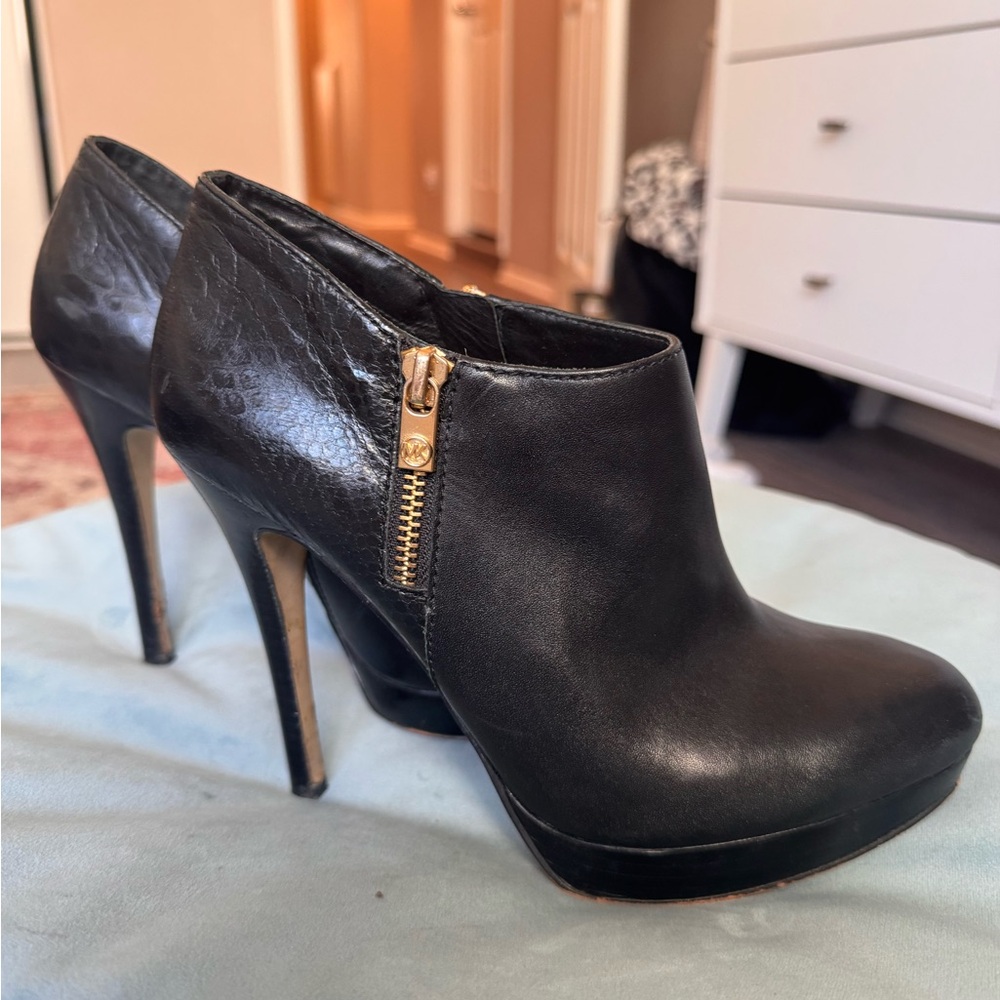 Michael Kors stiletto booty in black.